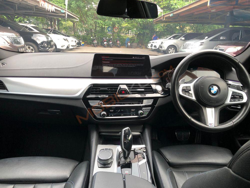 Mobil BMW 5 Series 2020