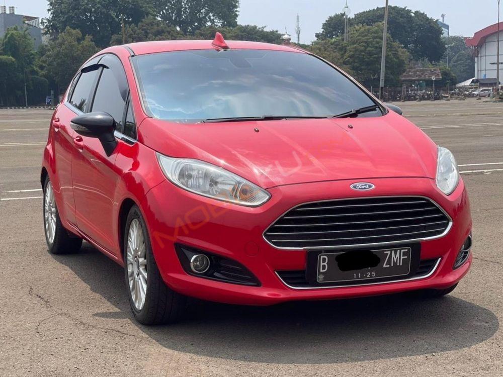 Mobil Ford Fiesta 2013