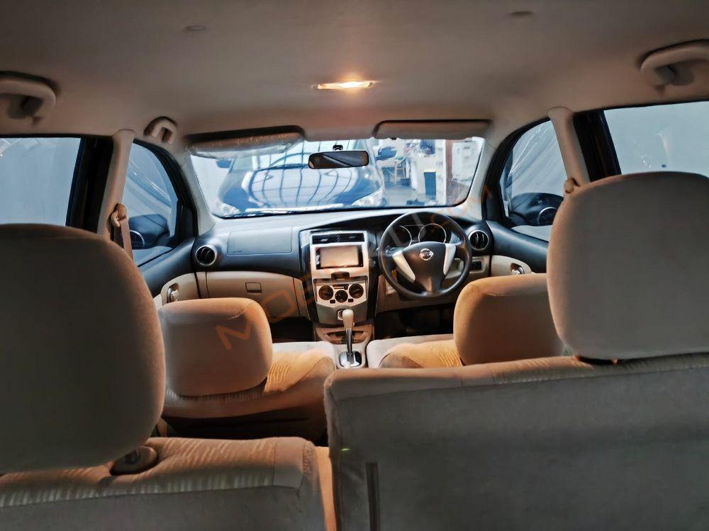 Mobil Nissan Grand Livina 2018