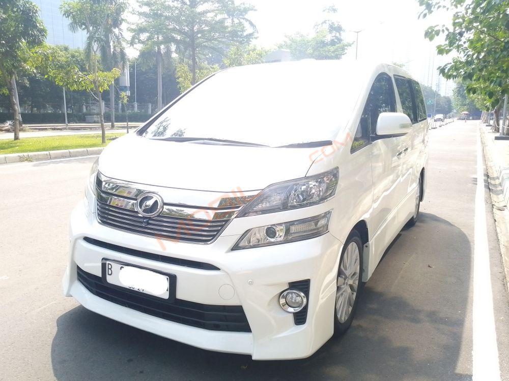 Mobil Toyota Vellfire 2014