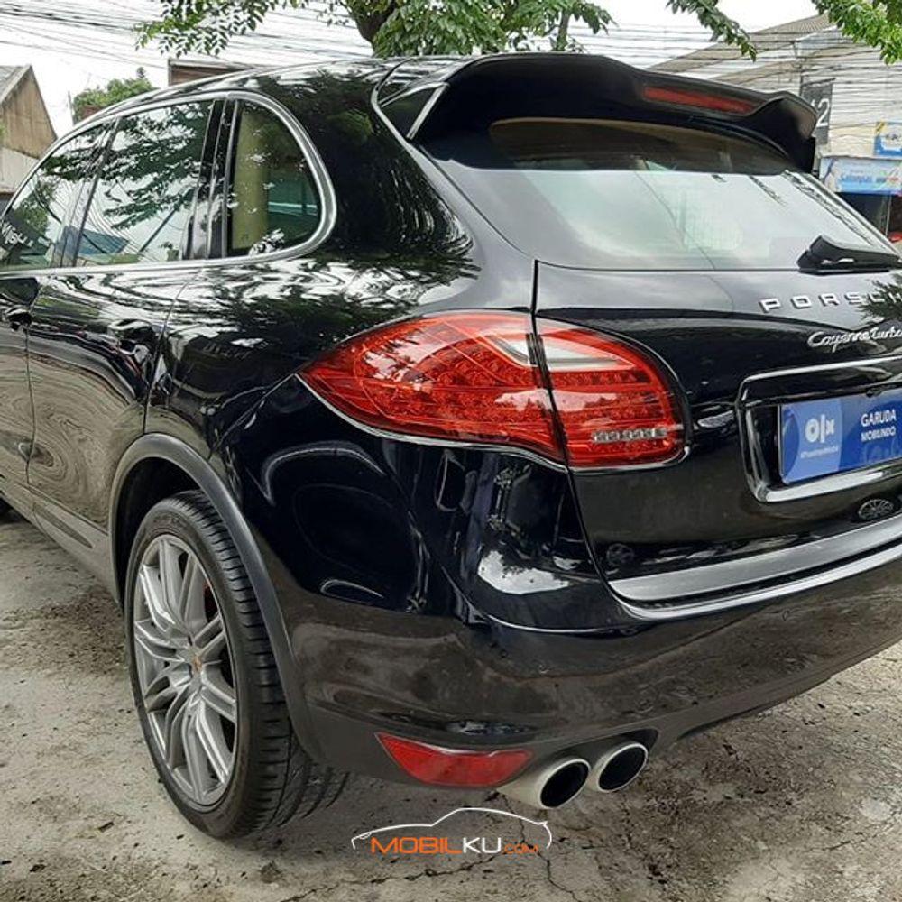 Mobil Porsche Cayenne 2011