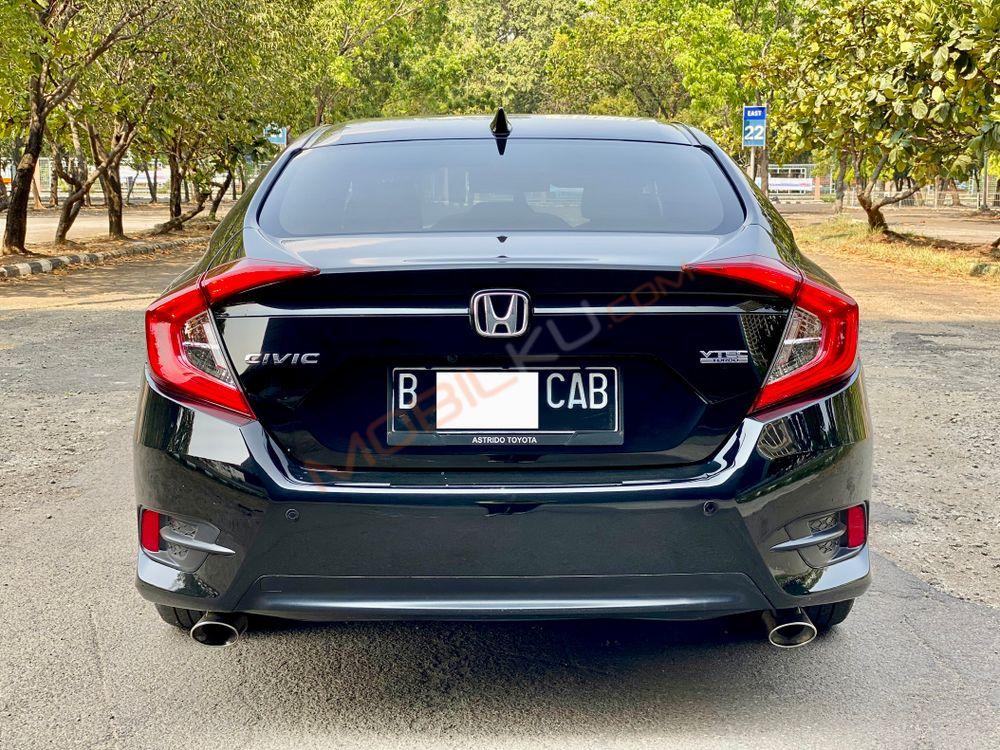 Mobil Honda Civic Hatchback 2017