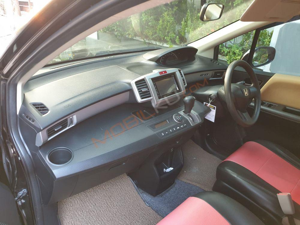 Mobil Honda Freed 2012