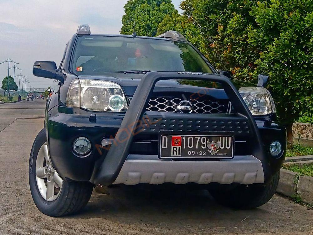 Mobil Nissan X-Trail 2004