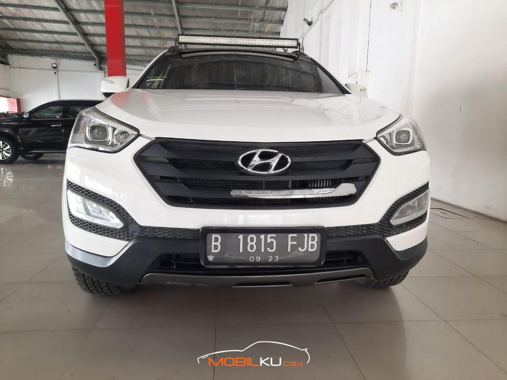 Mobil Hyundai Santa Fe 2013