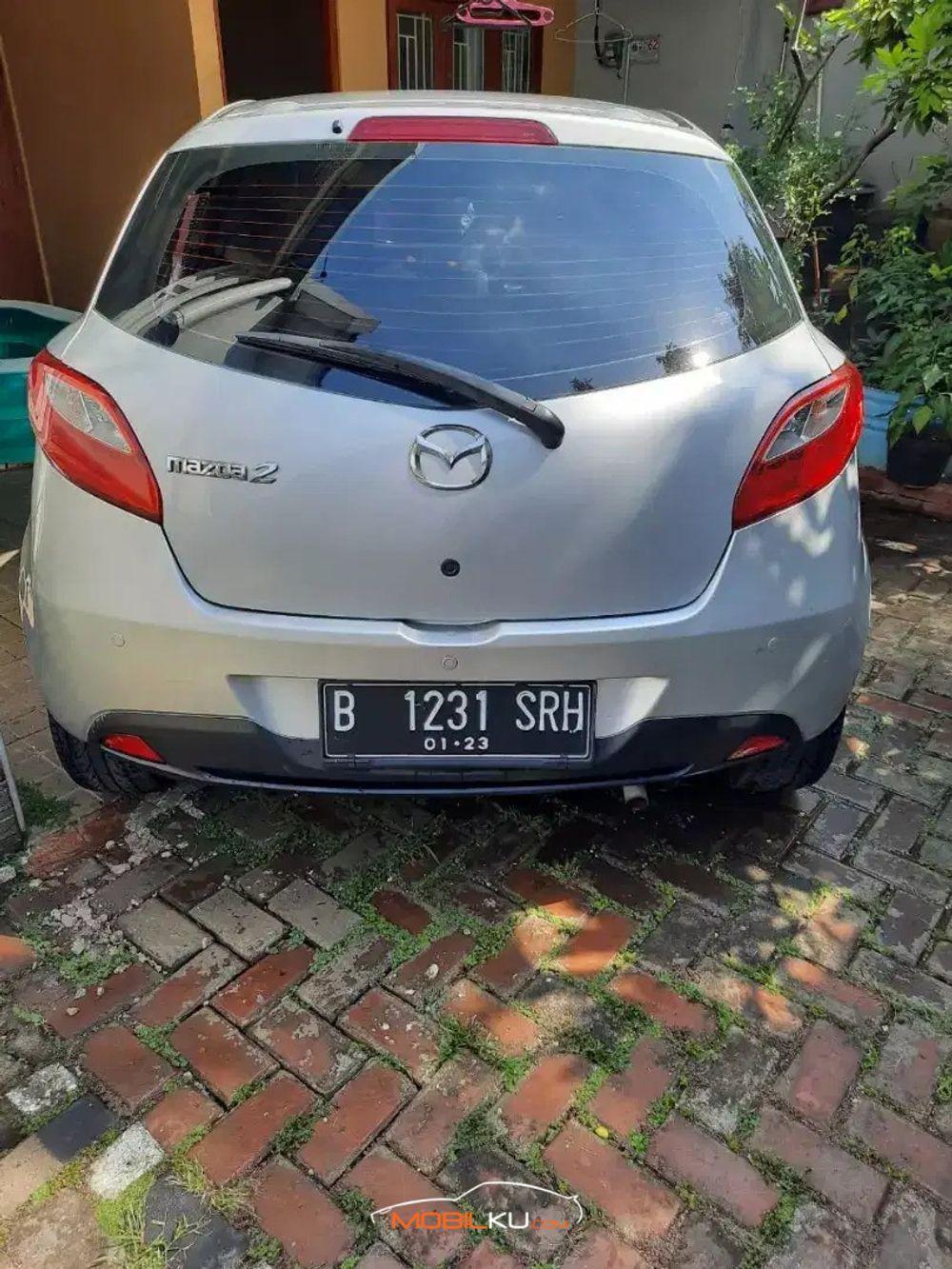 Mobil Mazda 2 Hatchback 2012