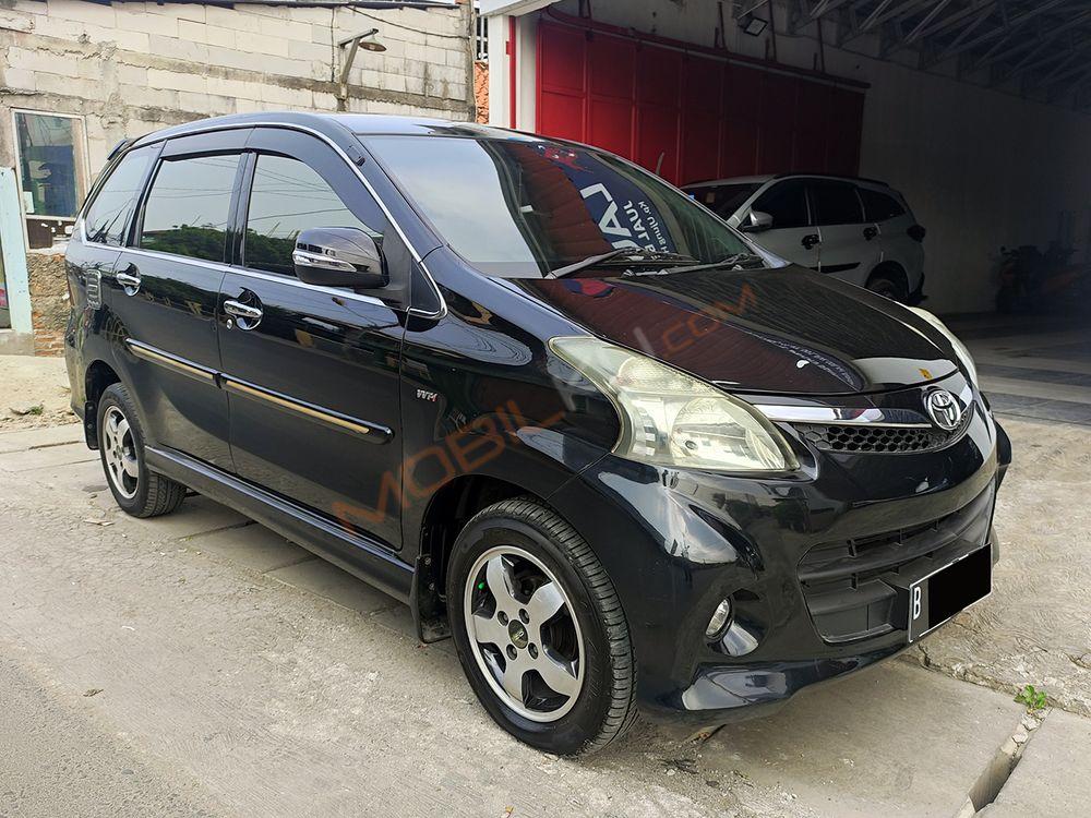 Mobil Toyota Avanza 2015