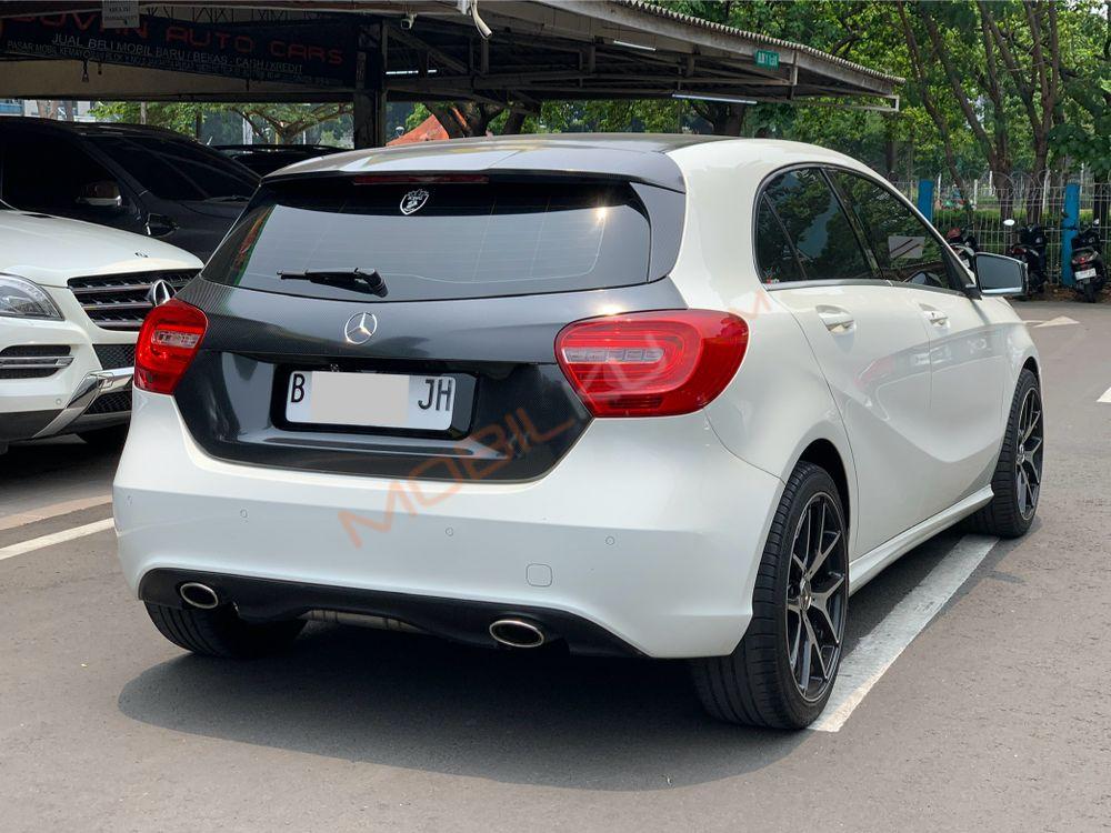 Mobil Mercedes-Benz A-Class 2013