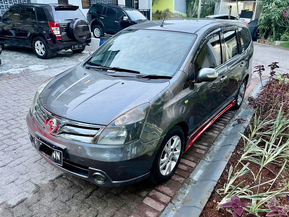 Mobil Nissan Grand Livina 2009