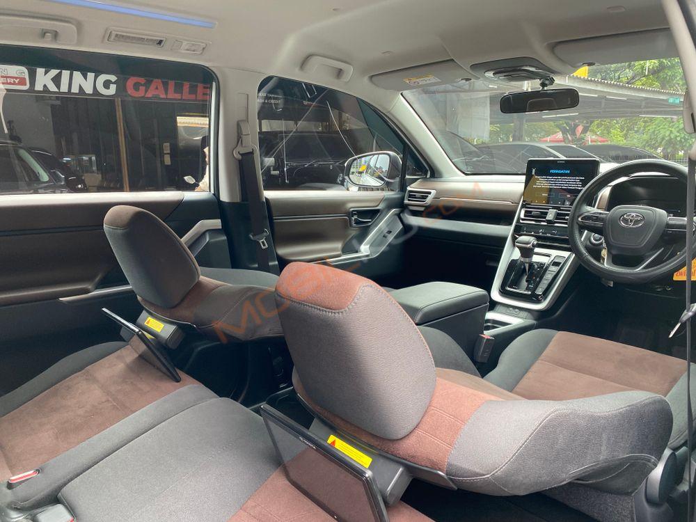 Mobil Toyota Kijang Innova Zenix 2023