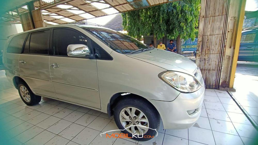 Mobil Toyota Kijang Innova 2007