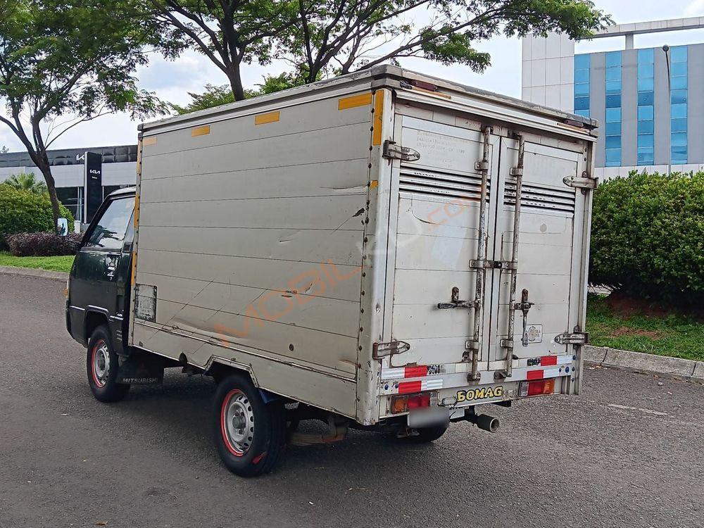 Mobil Mitsubishi L300 2010
