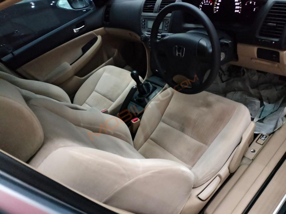 Mobil Honda Accord 2004