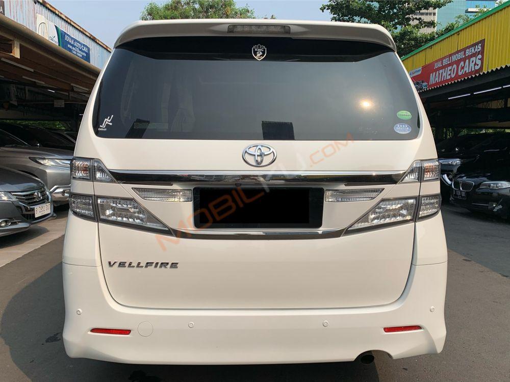 Mobil Toyota Vellfire 2015