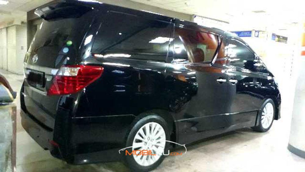 Mobil Toyota Alphard 2014