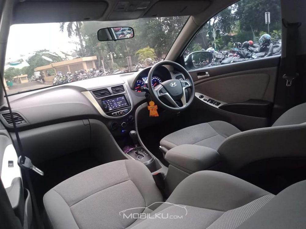 Mobil Hyundai Avega 2014