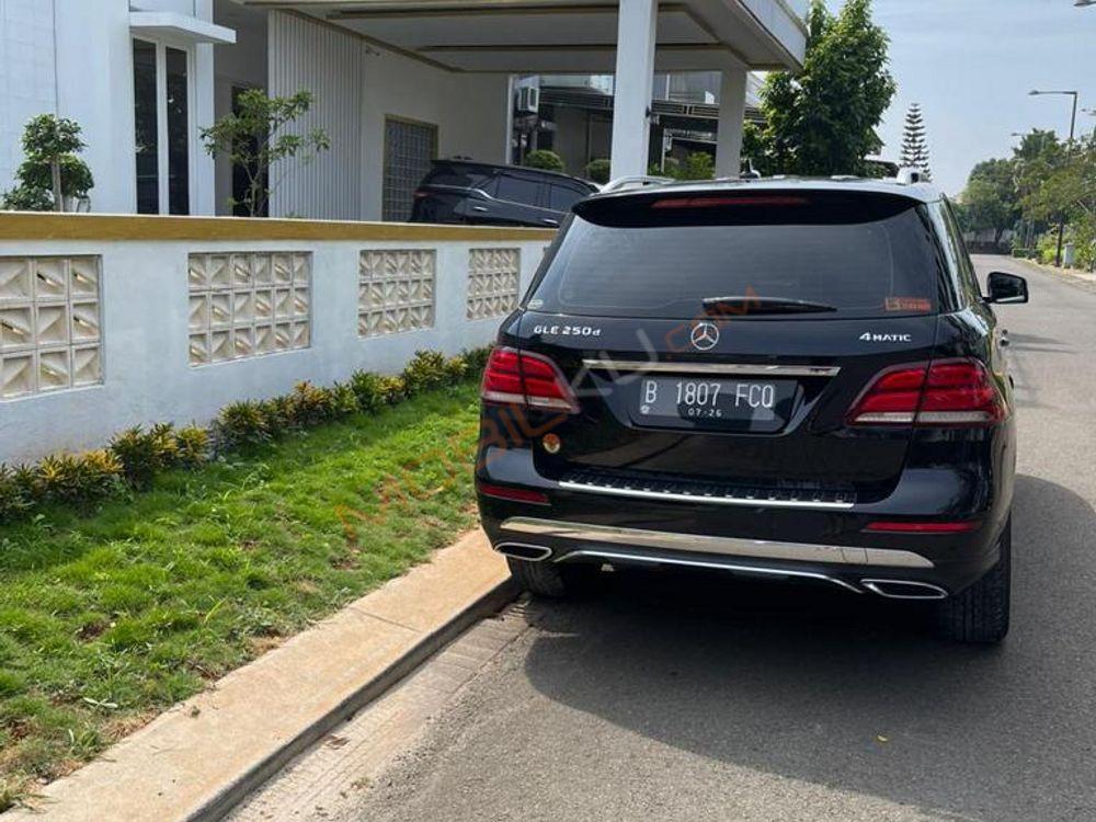 Mobil Mercedes-Benz GLE 2017