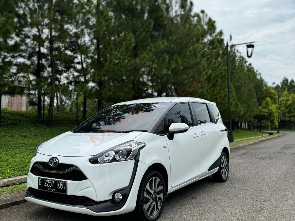 Mobil Toyota Sienta 2020
