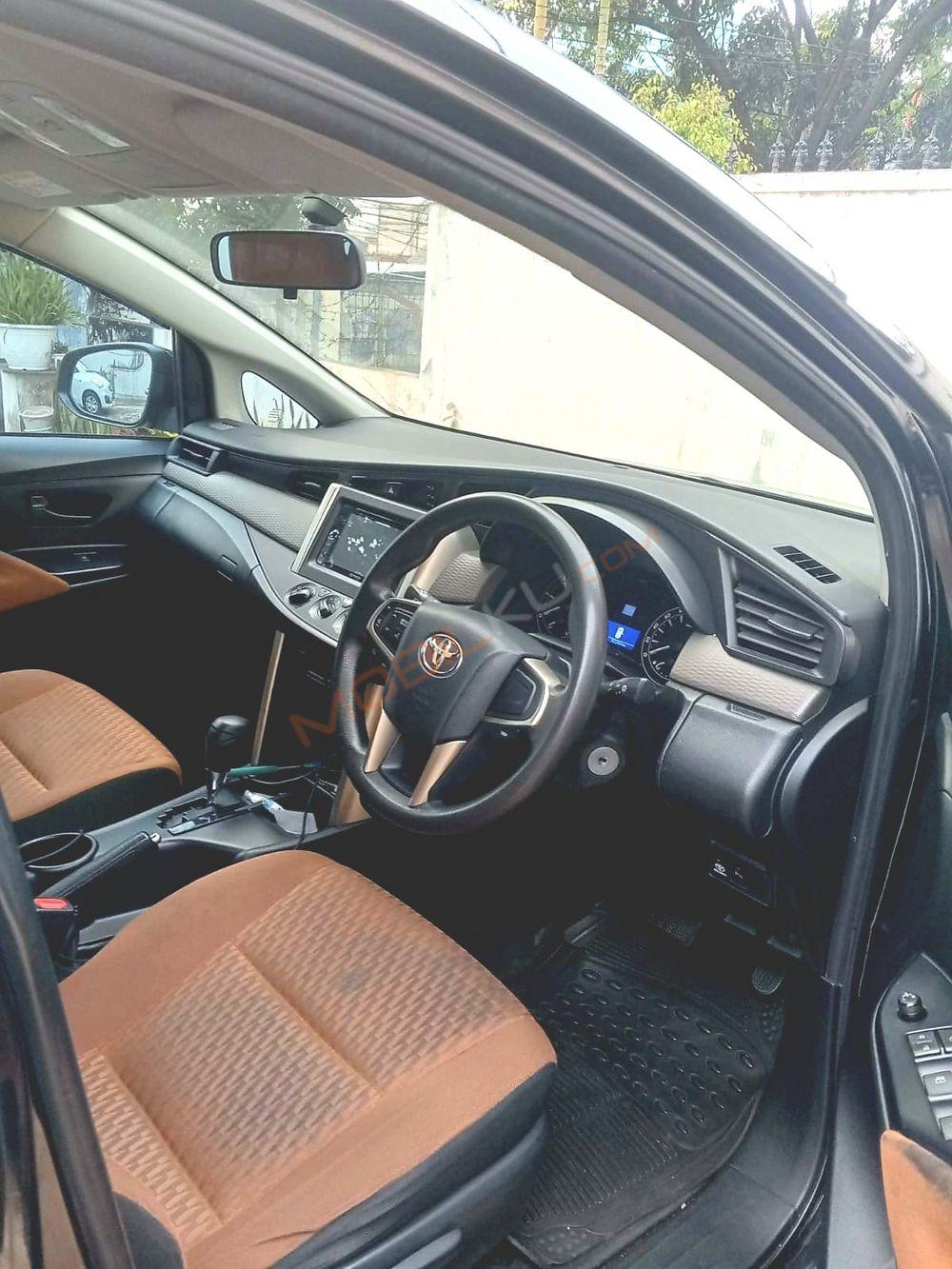 Mobil Toyota Kijang Innova 2017