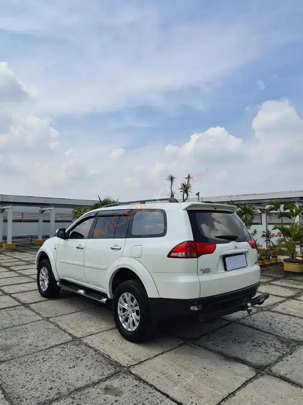 Mobil Mitsubishi Pajero Sport 2013