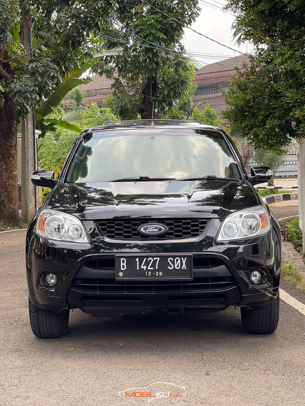 Mobil Ford Escape 2011