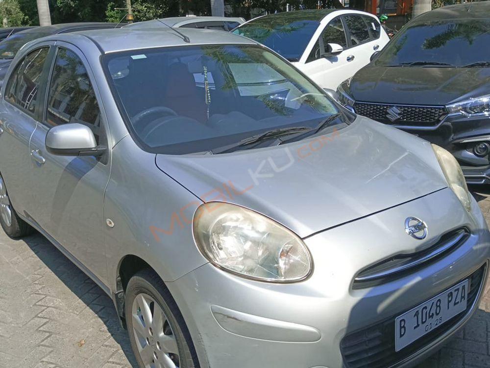 Mobil Nissan March 2013