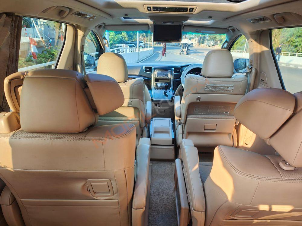 Mobil Toyota Alphard 2014