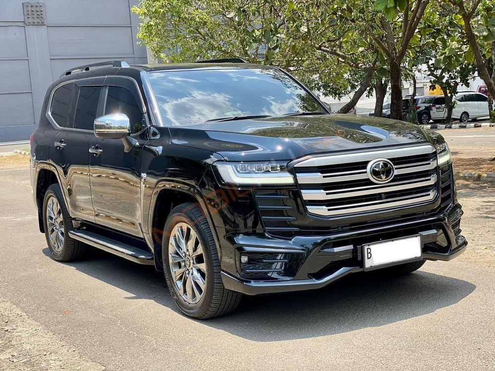 Mobil Toyota Land Cruiser 2023