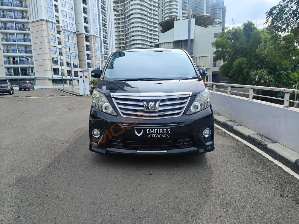 Mobil Toyota Alphard 2014