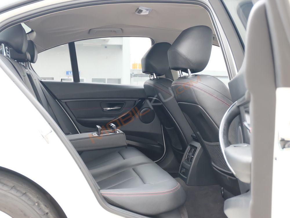 Mobil BMW 3 Series 2015