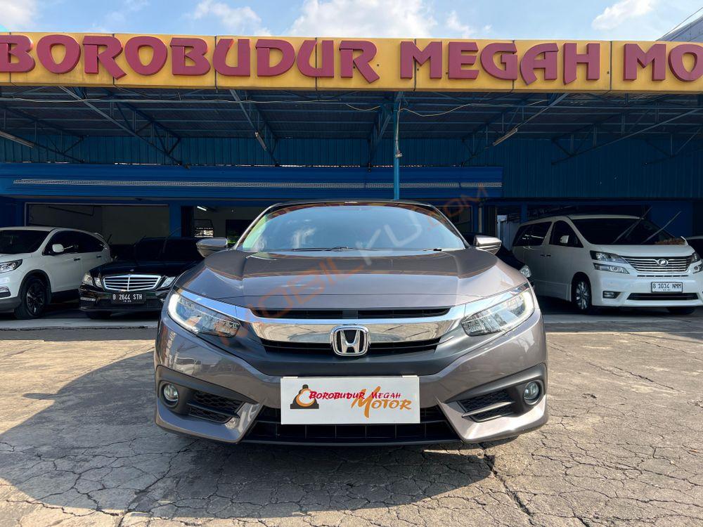 Mobil Honda Civic Sedan 2016