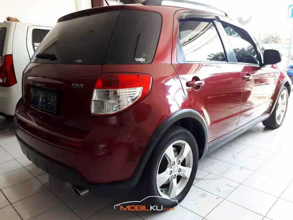 Mobil Suzuki SX4 2012
