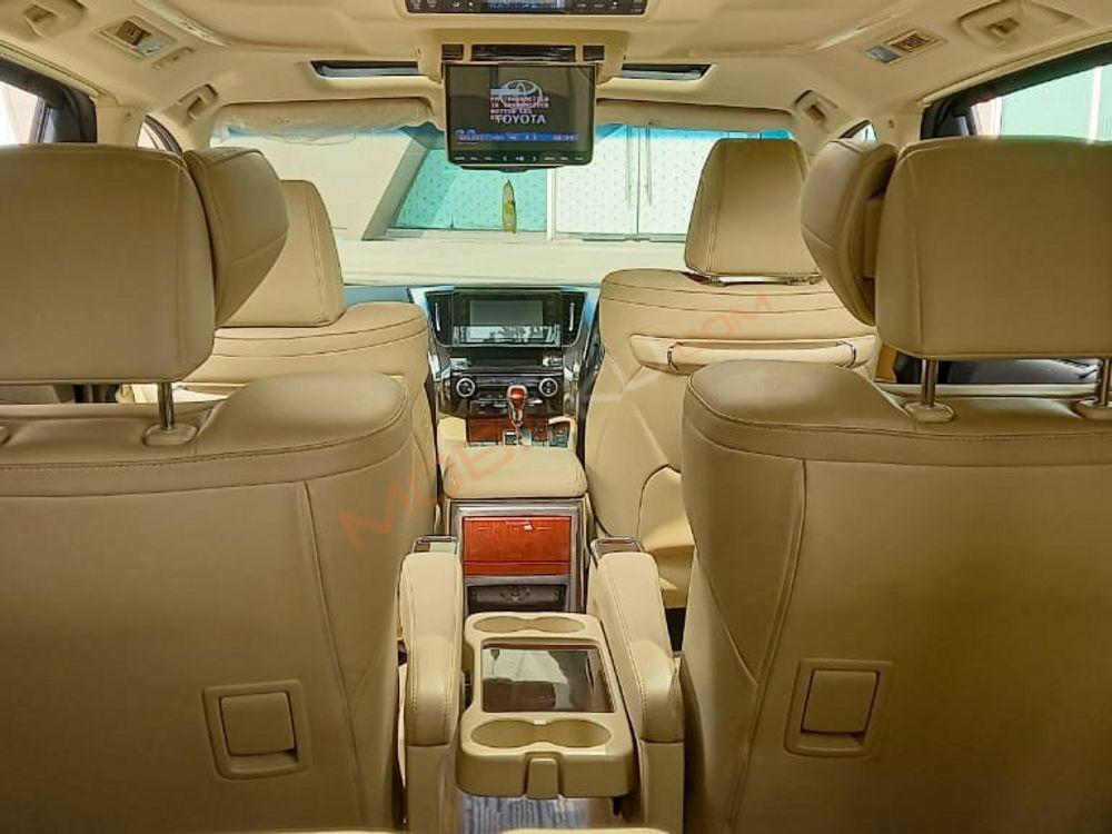 Mobil Toyota Alphard 2017
