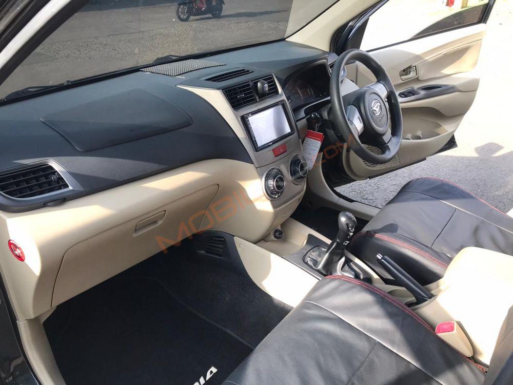 Mobil Daihatsu Xenia 2015