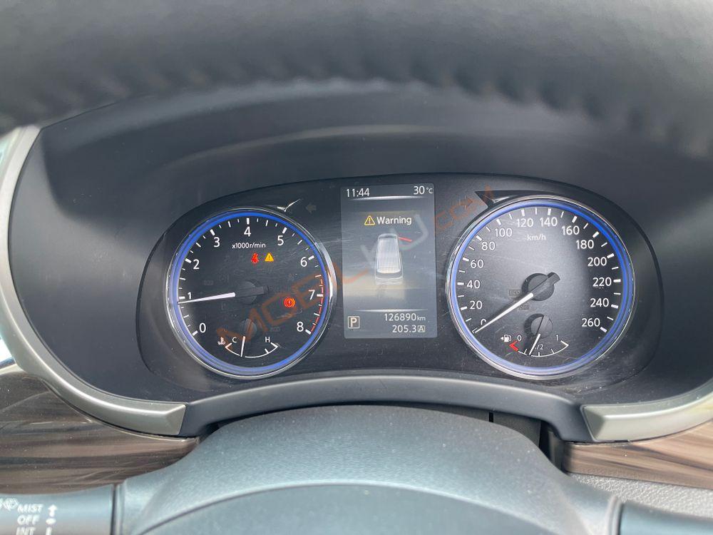 Mobil Nissan Elgrand 2014