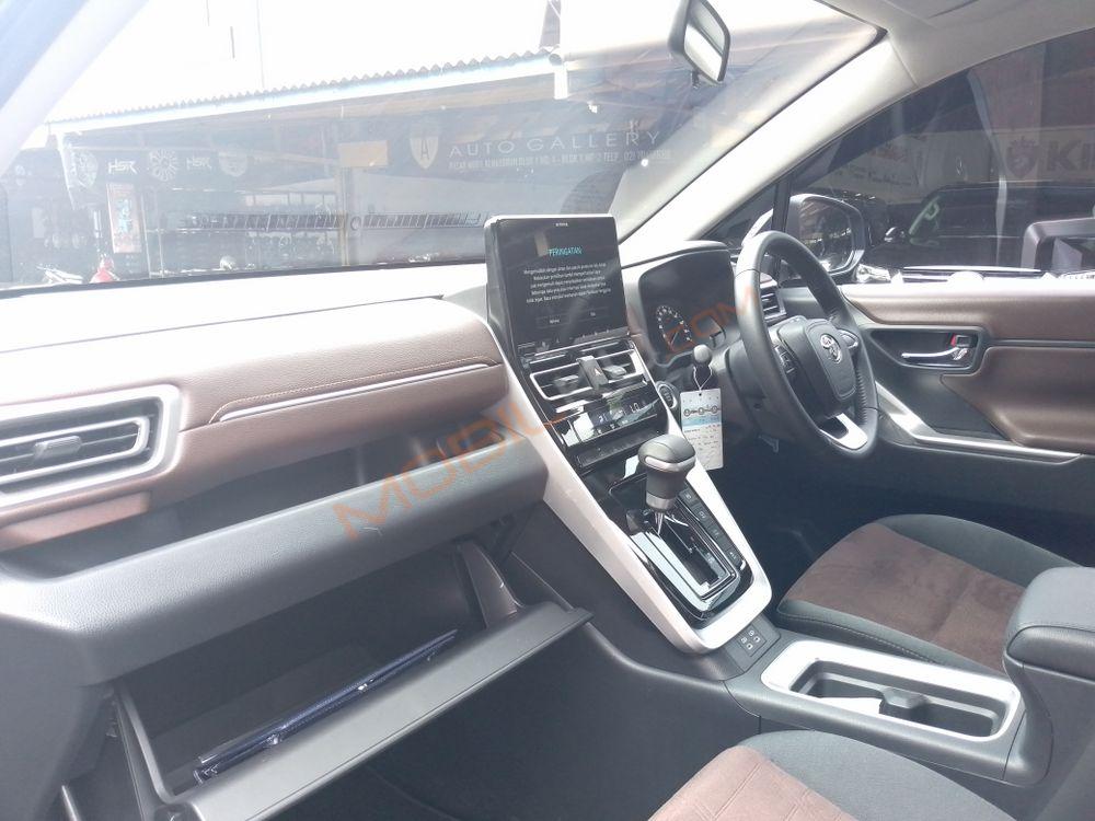 Mobil Toyota Kijang Innova Zenix 2023
