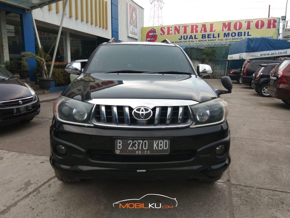 Mobil Toyota Fortuner 2010