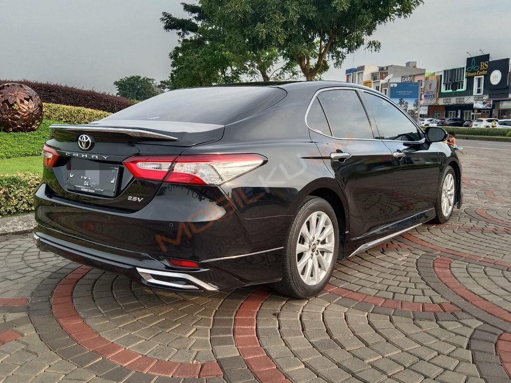 Mobil Toyota Camry 2020