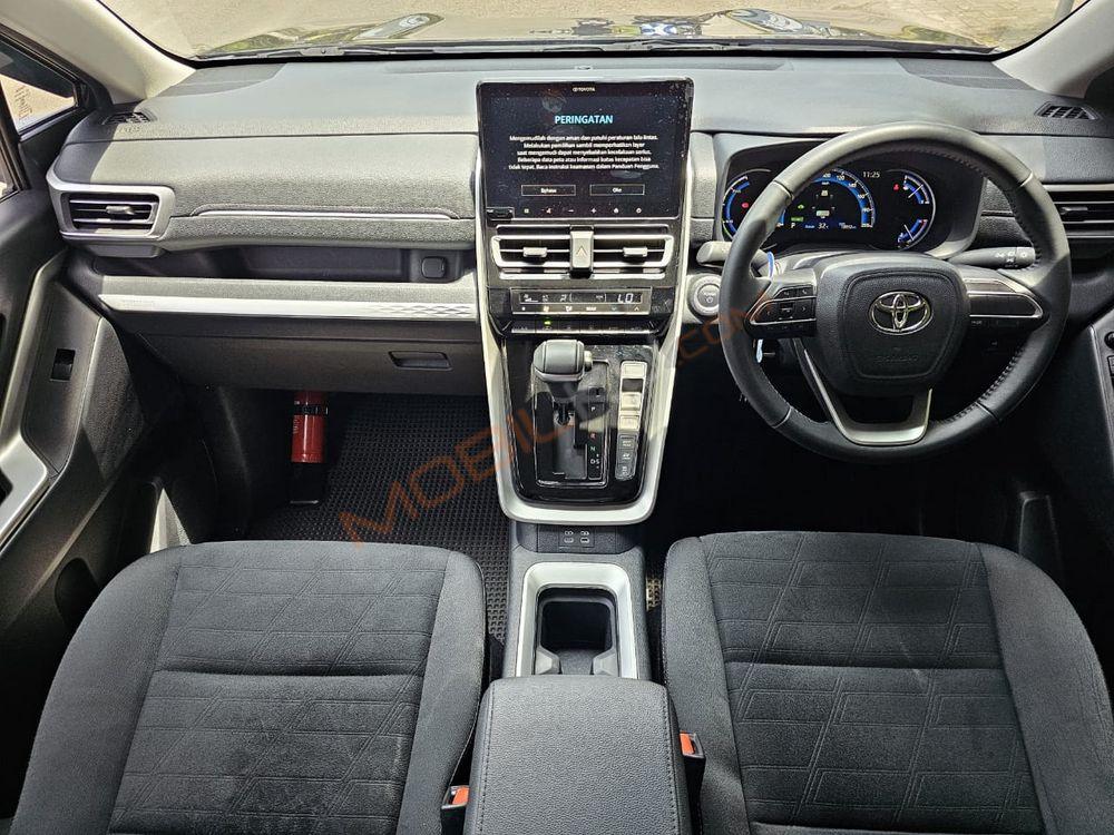 Mobil Toyota Kijang Innova Zenix 2023