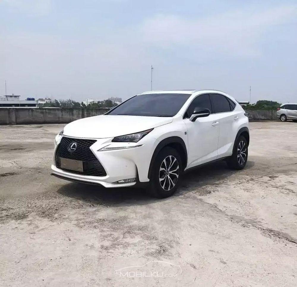Mobil Lexus NX 2015