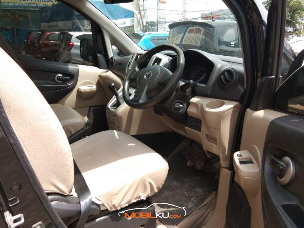 Mobil Nissan Evalia 2014