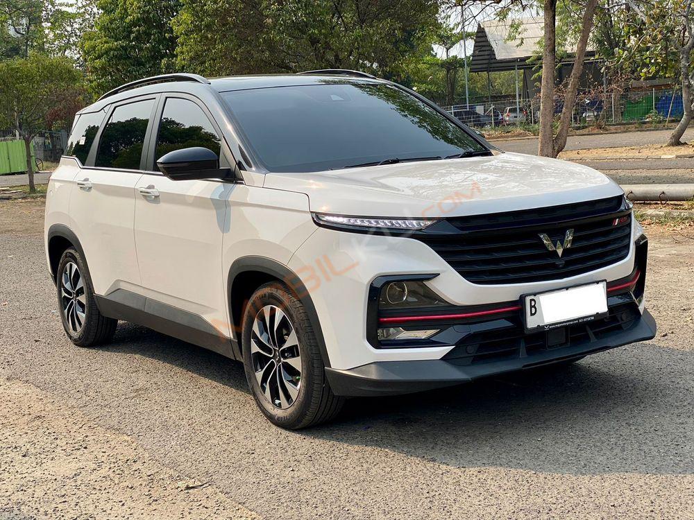 Mobil Wuling Almaz 2022