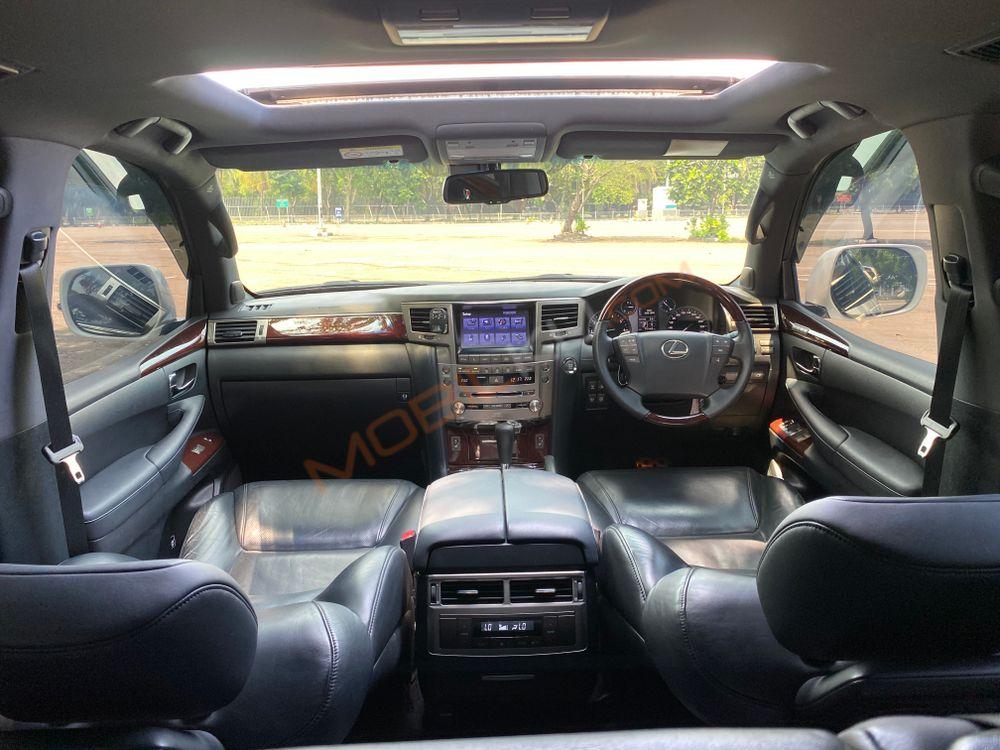 Mobil Lexus LX 2014