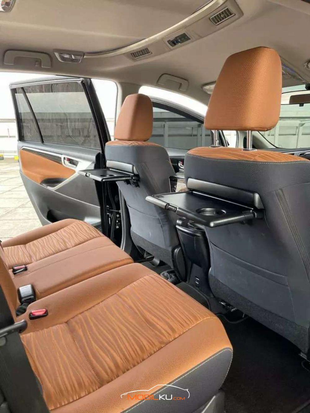 Mobil Toyota Kijang Innova 2019