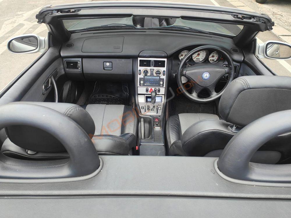 Mobil Mercedes-Benz SLK 2001