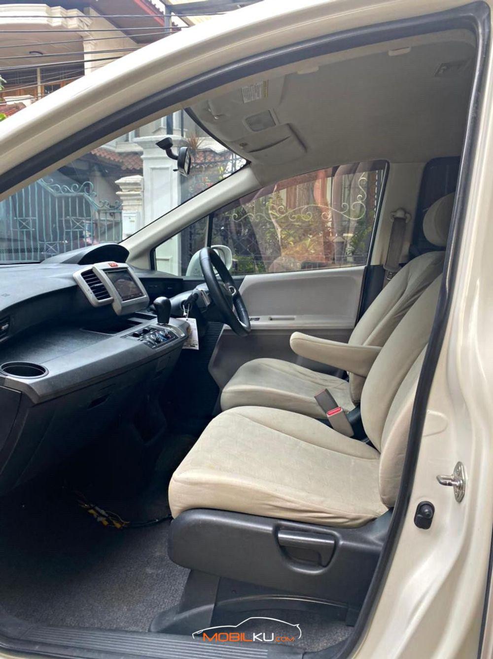 Mobil Honda Freed 2010