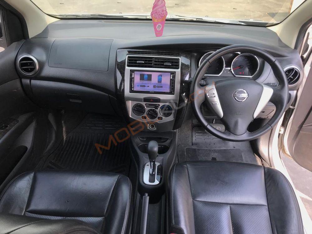 Mobil Nissan Grand Livina 2017