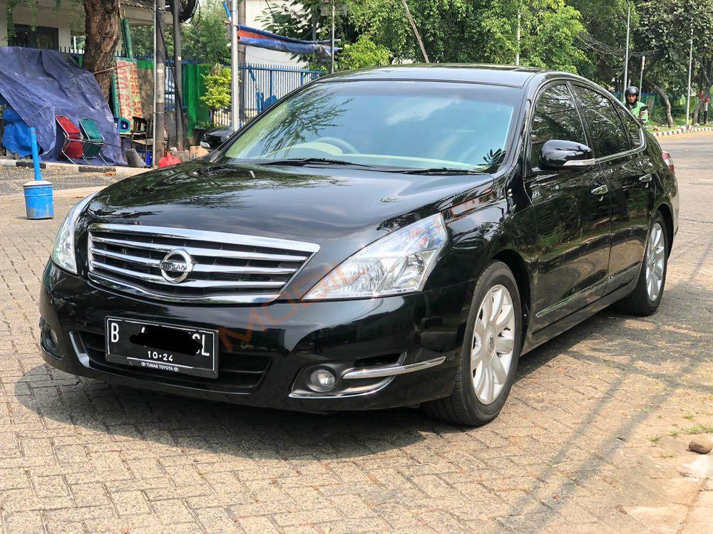 Mobil Nissan Teana 2010