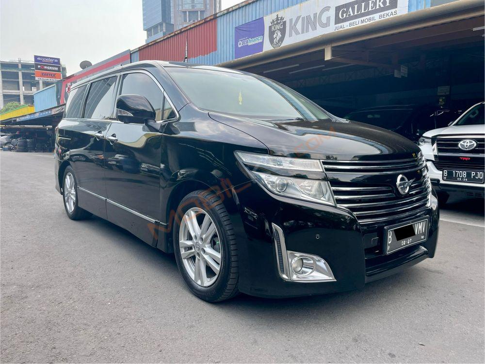 Mobil Nissan Elgrand 2013