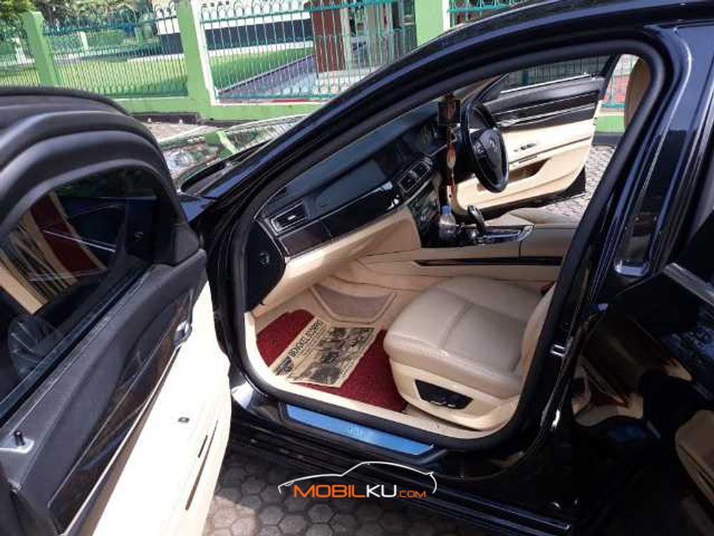 Mobil BMW 7 Series 2011